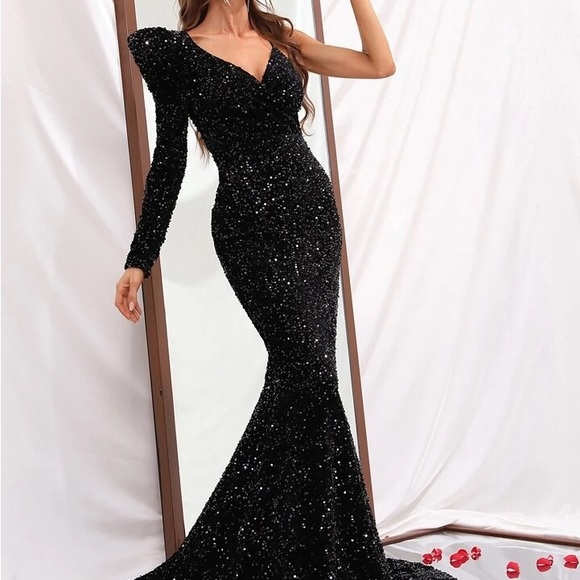 Photo Shoot Inspired Evening Gown - Picture 8 of 13